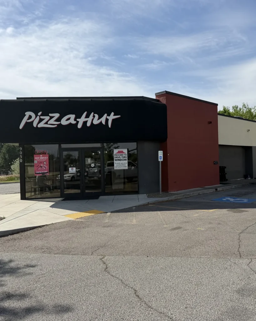 Pizza Hut restaurant storefront exterior painted by All Shades of Painting in the Treasure Valley